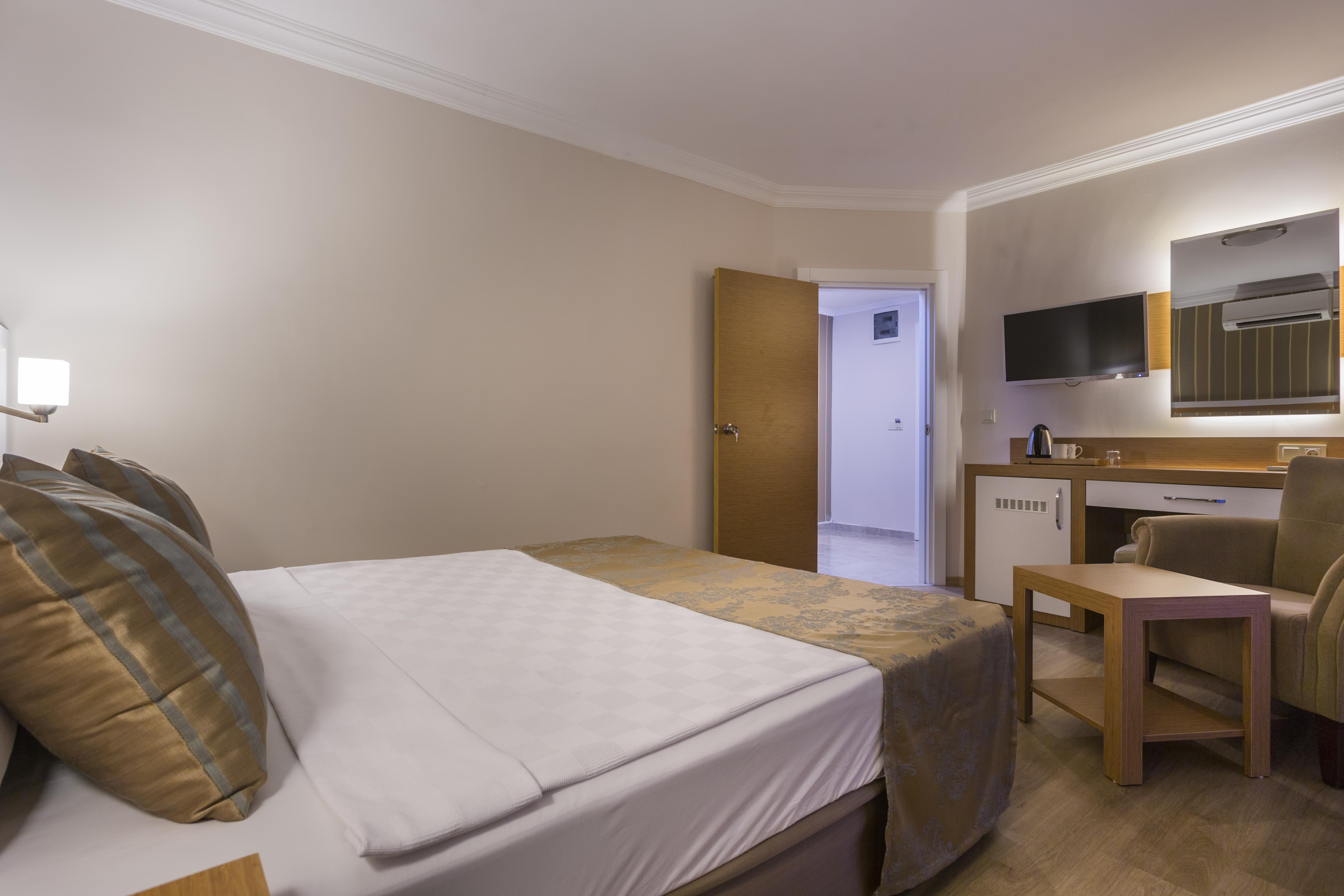Lonicera City Hotel Аланія Екстер'єр фото